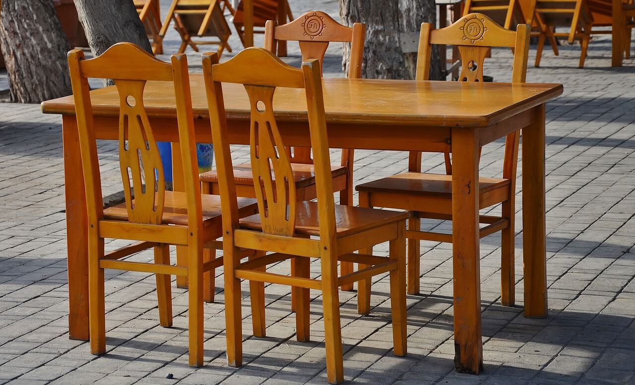 stolovi i stolice od punog drveta